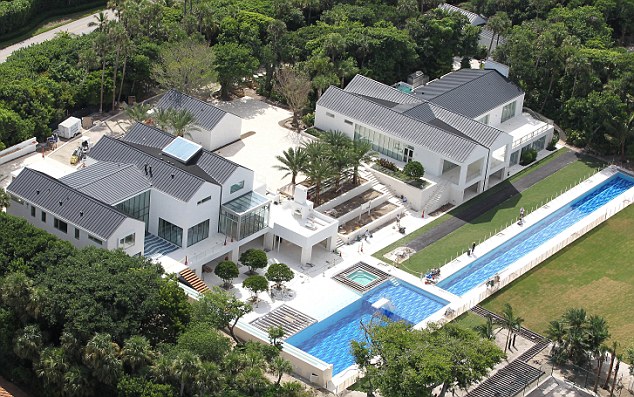 tiger woods new house images. Tiger Woods obviously not