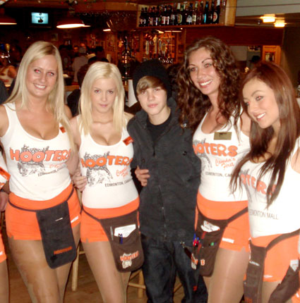   Justin Bieber Live on Justin Bieber Hooters M