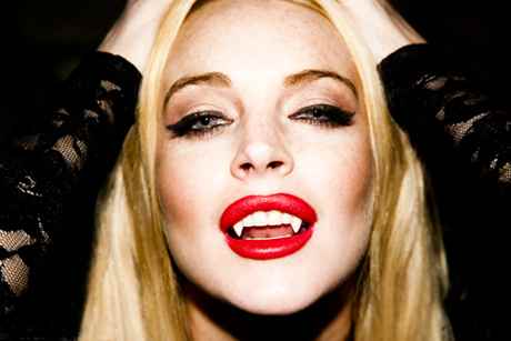 lindsay lohan vampire photos. Lindsay Lohan Dying For